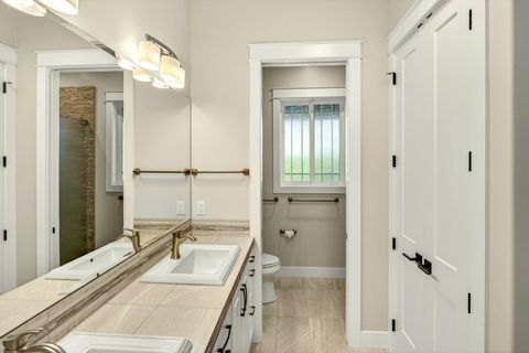 Tiny photo for 4007 Shamrock Drive, Medford, OR 97504 (MLS # 220217821)