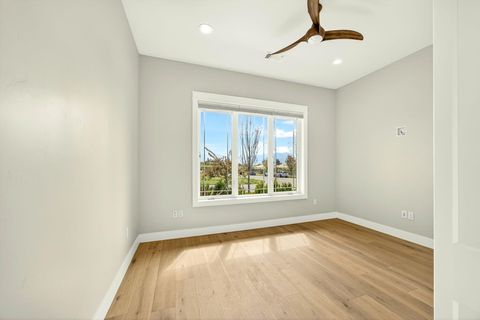 Tiny photo for 4007 Shamrock Drive, Medford, OR 97504 (MLS # 220217821)