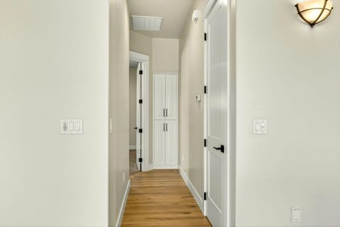 Tiny photo for 4007 Shamrock Drive, Medford, OR 97504 (MLS # 220217821)