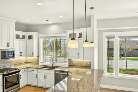 Tiny photo for 4007 Shamrock Drive, Medford, OR 97504 (MLS # 220217821)