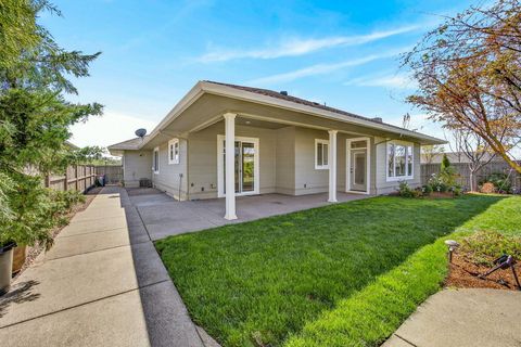 Tiny photo for 4007 Shamrock Drive, Medford, OR 97504 (MLS # 220217821)