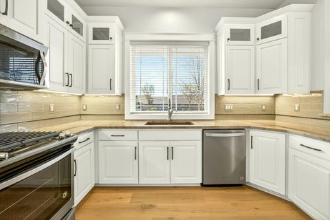 Tiny photo for 4007 Shamrock Drive, Medford, OR 97504 (MLS # 220217821)