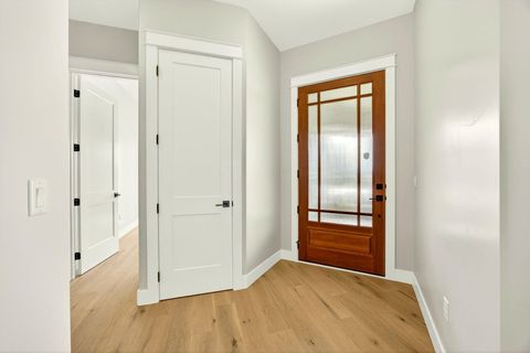 Tiny photo for 4007 Shamrock Drive, Medford, OR 97504 (MLS # 220217821)