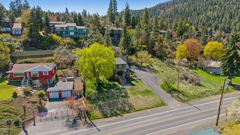 Tiny photo for 791 Lakeshore Drive, Klamath Falls, OR 97601 (MLS # 220211858)