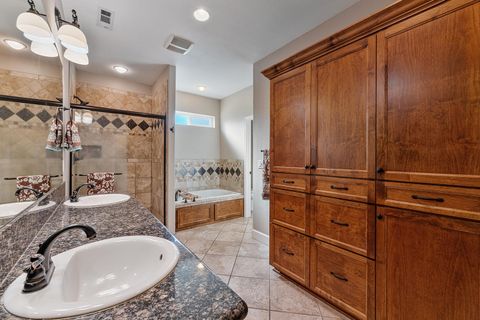 Tiny photo for 72 Pineridge Lane, Eagle Point, OR 97524 (MLS # 220219461)