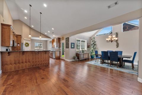 Tiny photo for 72 Pineridge Lane, Eagle Point, OR 97524 (MLS # 220219461)