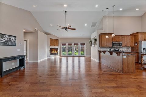 Tiny photo for 72 Pineridge Lane, Eagle Point, OR 97524 (MLS # 220219461)