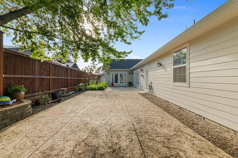 Tiny photo for 72 Pineridge Lane, Eagle Point, OR 97524 (MLS # 220219461)