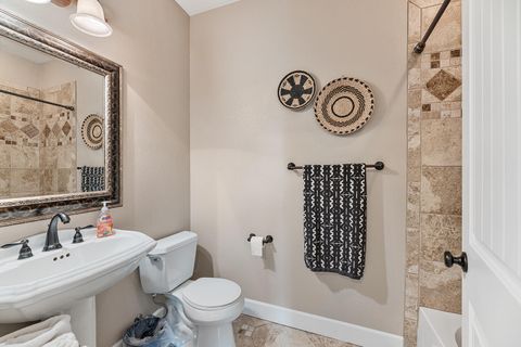 Tiny photo for 72 Pineridge Lane, Eagle Point, OR 97524 (MLS # 220219461)