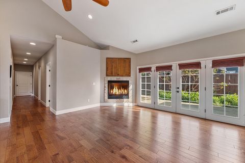 Tiny photo for 72 Pineridge Lane, Eagle Point, OR 97524 (MLS # 220219461)