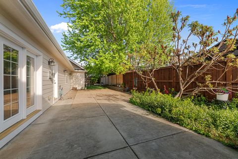 Tiny photo for 72 Pineridge Lane, Eagle Point, OR 97524 (MLS # 220219461)