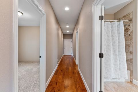 Tiny photo for 72 Pineridge Lane, Eagle Point, OR 97524 (MLS # 220219461)