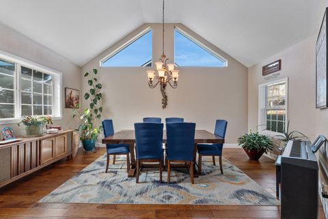 Tiny photo for 72 Pineridge Lane, Eagle Point, OR 97524 (MLS # 220219461)