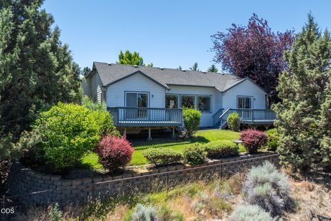 Photo of 4255 SW Ben Hogan Drive, Redmond, OR 97756 (MLS # 220224830)