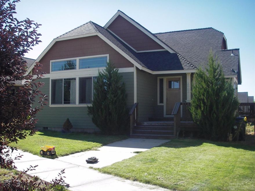 Large home in excellent NE neighborhood needs just a few weekend DIY projects to be back to its former beauty! Dramatic vaulted greatroom, gas fireplace, real wood floors, big windows, spacious kitchen with tons of cabinets, granite counters, stainless appliances and pantry. Large master suite on main level has walk-in closet and soaking tub. 3-car garage with alley access. This could be your next home!