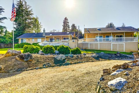 Photo of 2244 Hillside Drive, Medford, OR 97502 (MLS # 220220584)