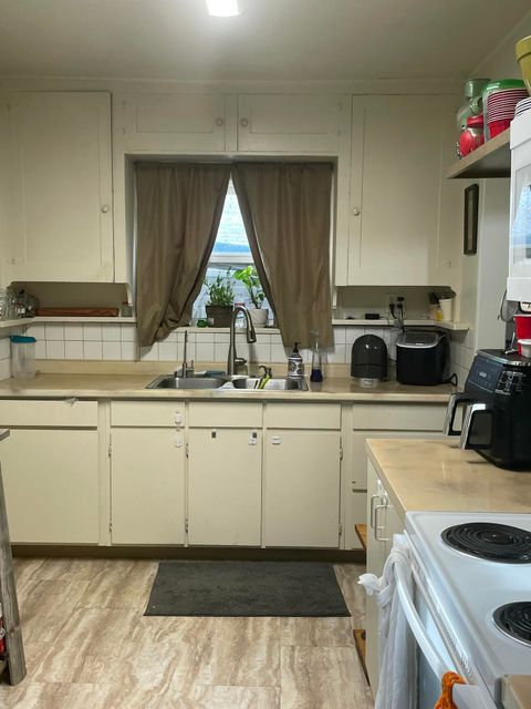 Tiny photo for 905 Prospect Street, Klamath Falls, OR 97601 (MLS # 220212193)