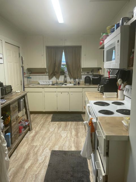 Tiny photo for 905 Prospect Street, Klamath Falls, OR 97601 (MLS # 220212193)