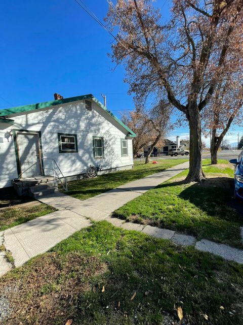 Tiny photo for 905 Prospect Street, Klamath Falls, OR 97601 (MLS # 220212193)