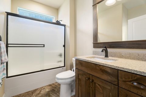 Tiny photo for 147522 Mabel Drive, La Pine, OR 97739 (MLS # 220207206)