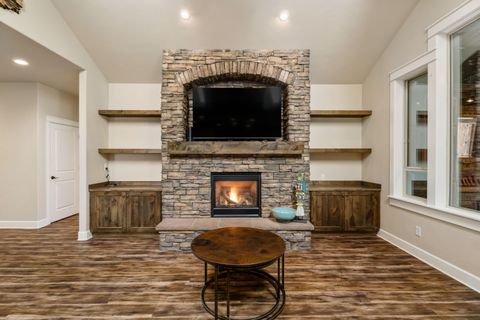 Tiny photo for 147522 Mabel Drive, La Pine, OR 97739 (MLS # 220207206)