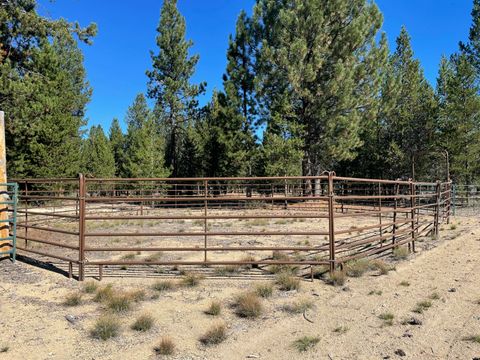 Tiny photo for 147522 Mabel Drive, La Pine, OR 97739 (MLS # 220207206)