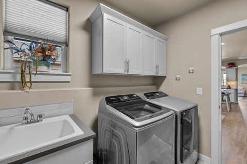 Tiny photo for 3754 SW Metolius Avenue, Redmond, OR 97756 (MLS # 220219612)