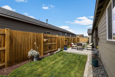 Tiny photo for 3754 SW Metolius Avenue, Redmond, OR 97756 (MLS # 220219612)