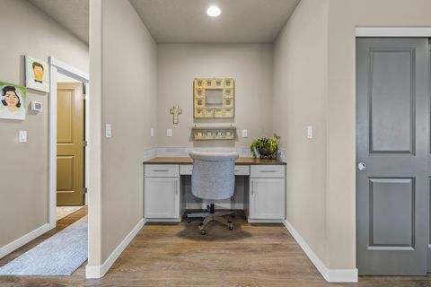 Tiny photo for 3754 SW Metolius Avenue, Redmond, OR 97756 (MLS # 220219612)