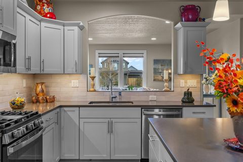 Tiny photo for 3754 SW Metolius Avenue, Redmond, OR 97756 (MLS # 220219612)