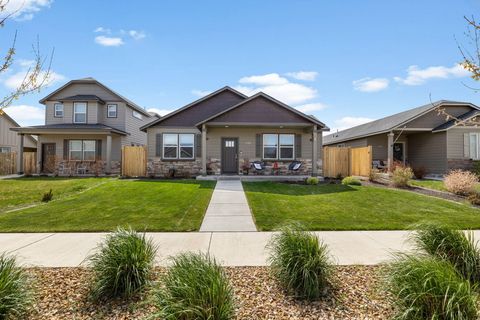 Tiny photo for 3754 SW Metolius Avenue, Redmond, OR 97756 (MLS # 220219612)