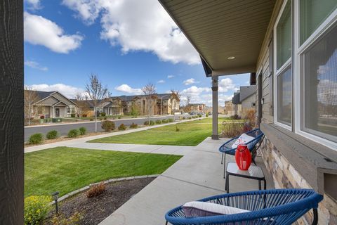 Tiny photo for 3754 SW Metolius Avenue, Redmond, OR 97756 (MLS # 220219612)