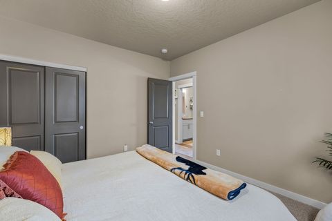 Tiny photo for 3754 SW Metolius Avenue, Redmond, OR 97756 (MLS # 220219612)