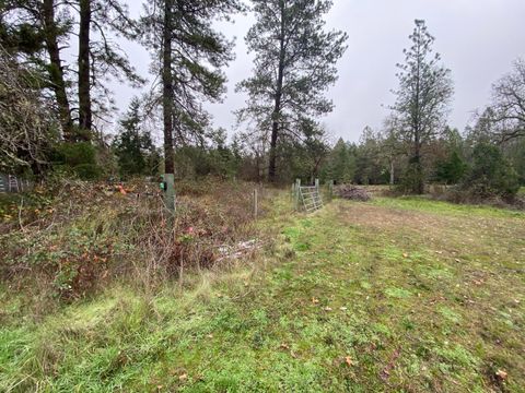 Tiny photo for 7994 E Evans Creek Road, Rogue River, OR 97537 (MLS # 220212965)
