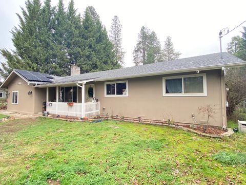 Tiny photo for 7994 E Evans Creek Road, Rogue River, OR 97537 (MLS # 220212965)
