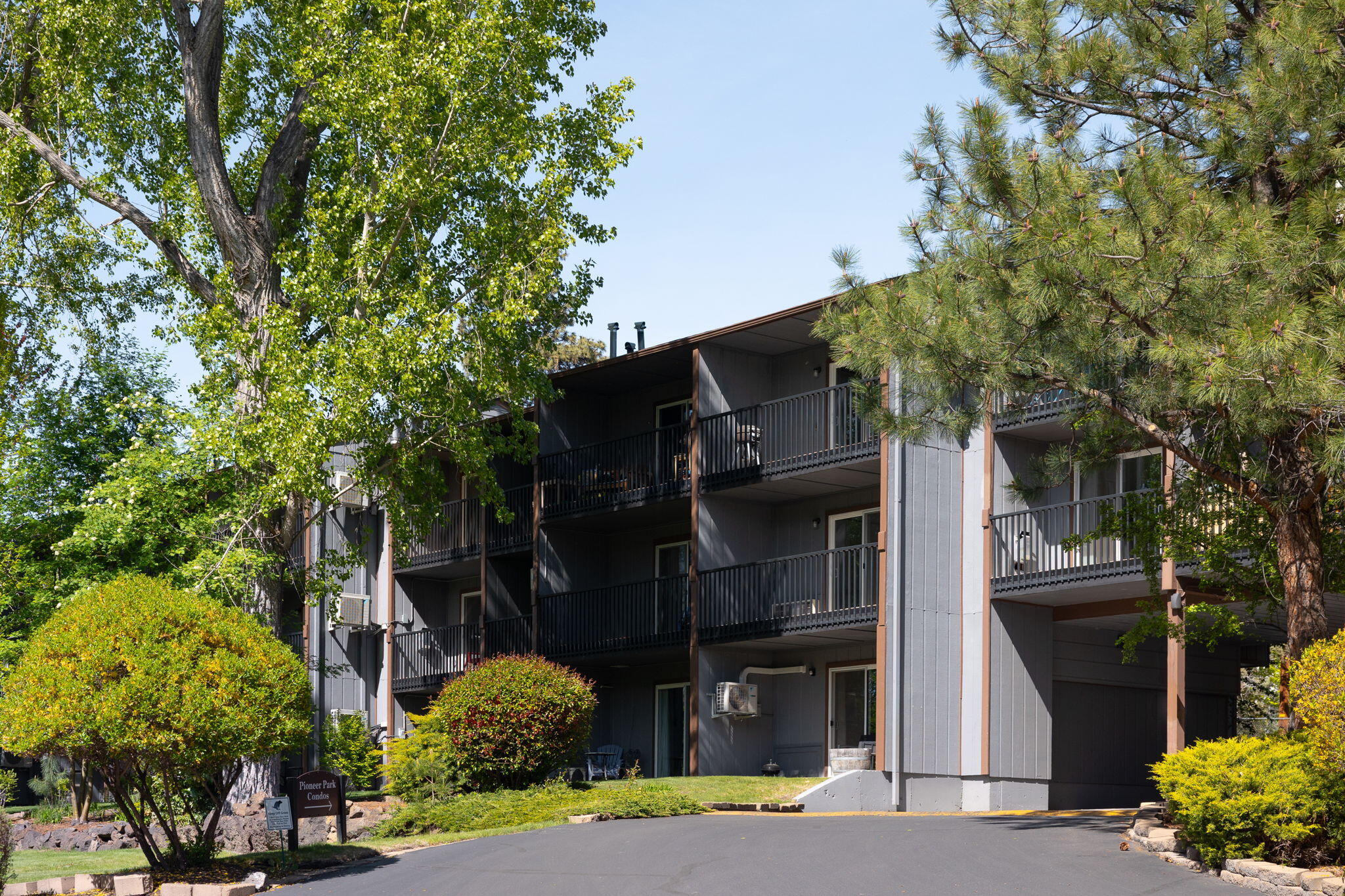 1565 NW Wall Street 136-137