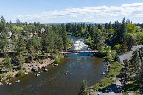 1565 NW Wall Street 136-137 Bend OR 97703