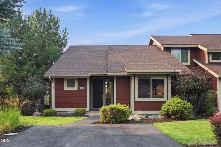 Photo 1 of 39 — 10614 Village Loop, Redmond, OR 97756