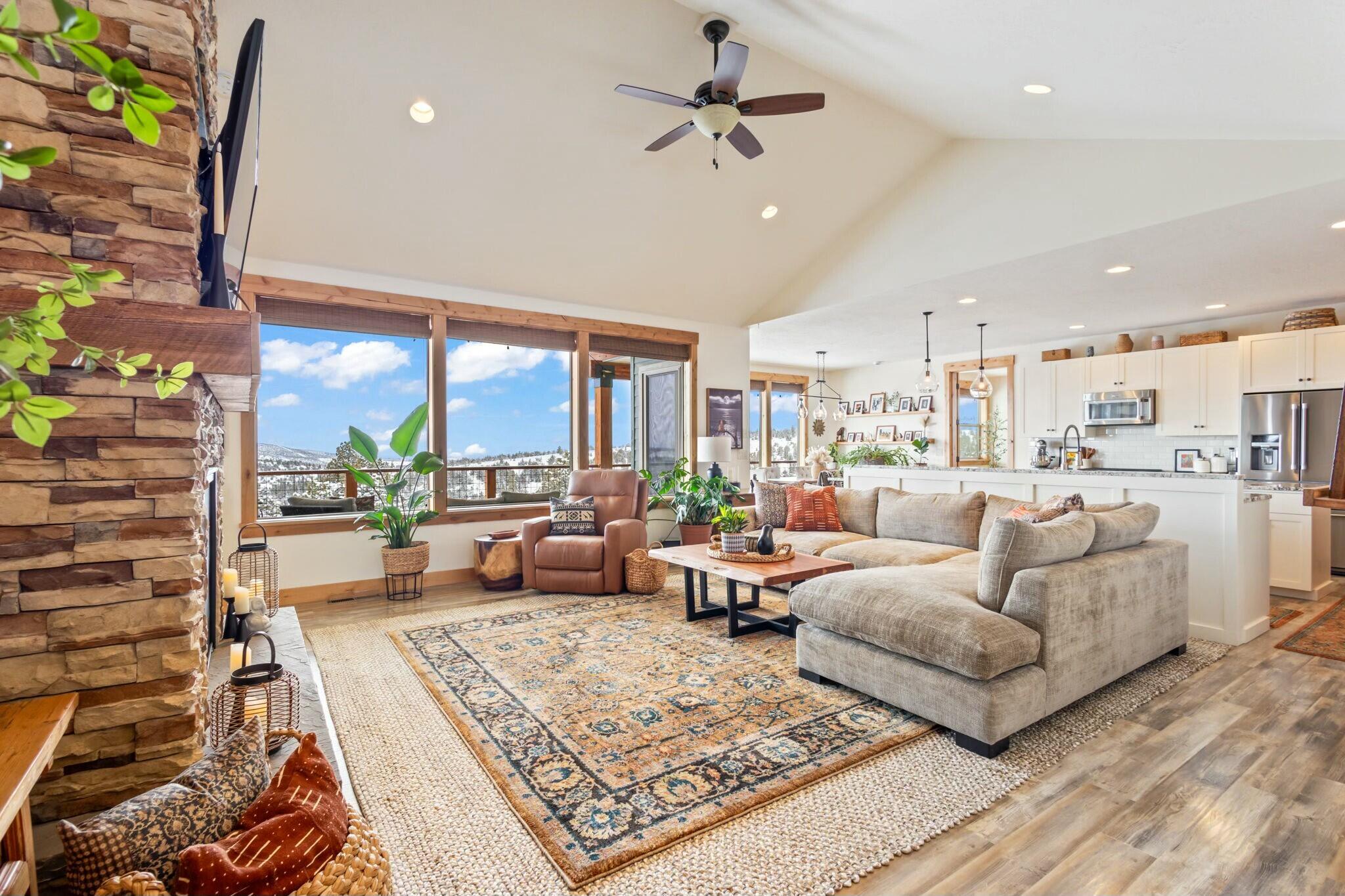 1215 SE Happy Trails Lane