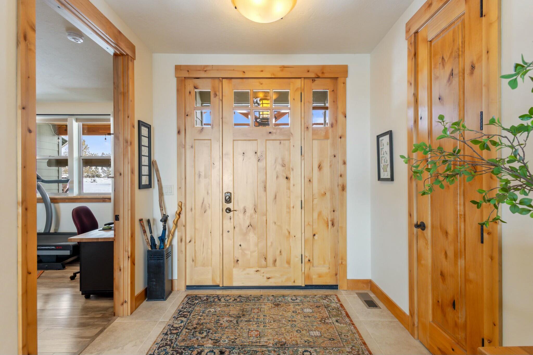 1215 SE Happy Trails Lane