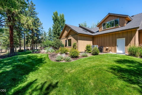 Tiny photo for 17690 Mountain View Road, Sisters, OR 97759 (MLS # 220226890)