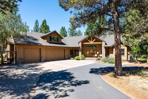 Photo of 17690 Mountain View Road, Sisters, OR 97759 (MLS # 220226890)