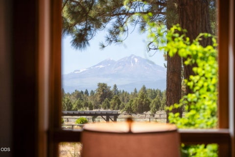 Tiny photo for 17690 Mountain View Road, Sisters, OR 97759 (MLS # 220226890)