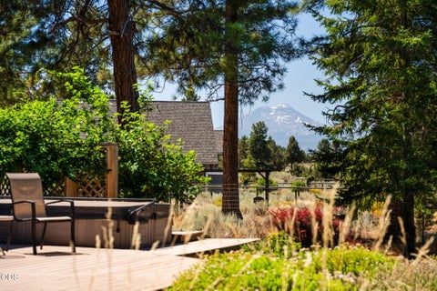 Tiny photo for 17690 Mountain View Road, Sisters, OR 97759 (MLS # 220226890)