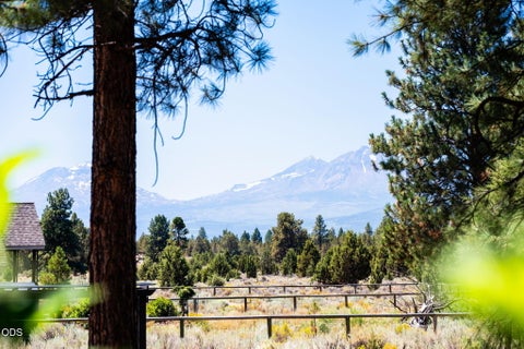 Tiny photo for 17690 Mountain View Road, Sisters, OR 97759 (MLS # 220226890)