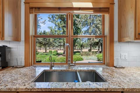 Tiny photo for 17690 Mountain View Road, Sisters, OR 97759 (MLS # 220226890)