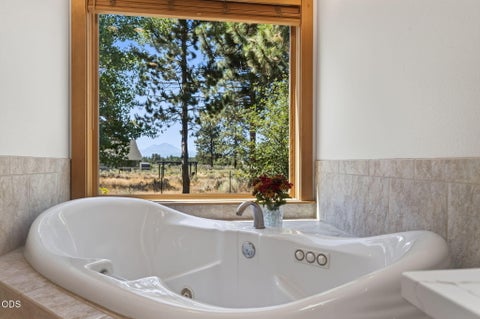 Tiny photo for 17690 Mountain View Road, Sisters, OR 97759 (MLS # 220226890)