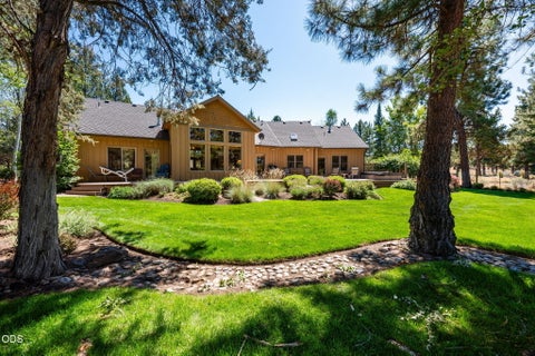 Tiny photo for 17690 Mountain View Road, Sisters, OR 97759 (MLS # 220226890)