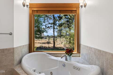 Tiny photo for 17690 Mountain View Road, Sisters, OR 97759 (MLS # 220226890)