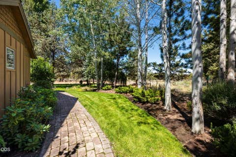 Tiny photo for 17690 Mountain View Road, Sisters, OR 97759 (MLS # 220226890)